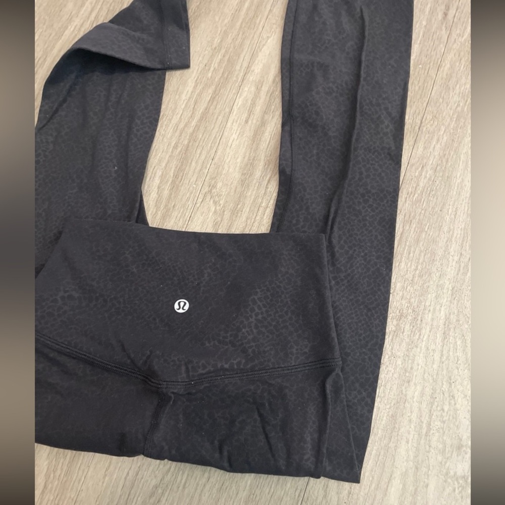 Lululemon Athletica Black capri Leggings